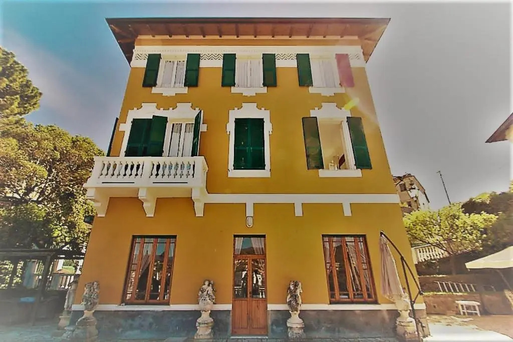 Grande appartamento in Villa con terrazza sul mare