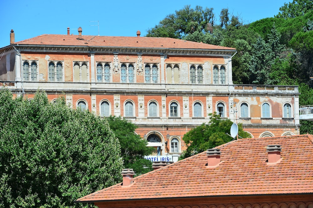 Hotel Iris