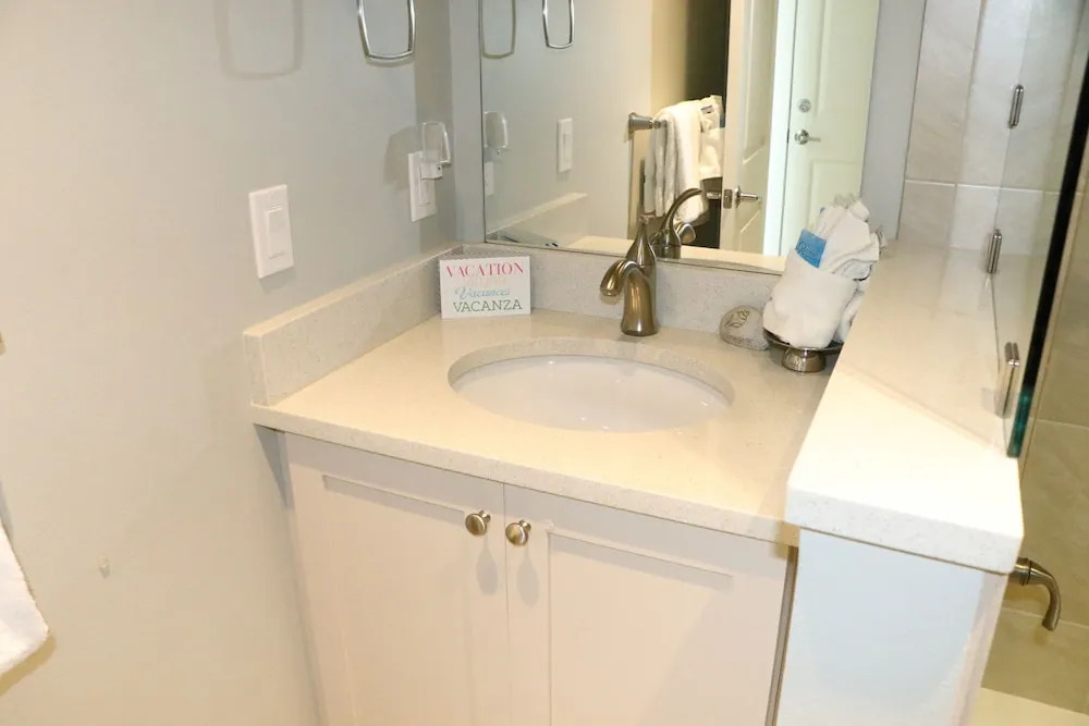 Jamaica Royale - 804 - 2 Br Condo