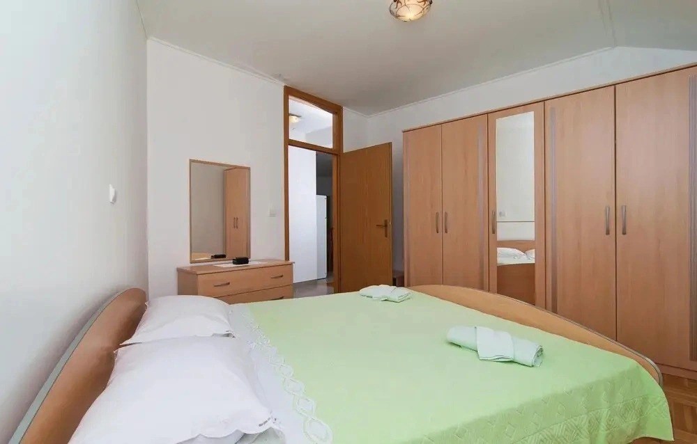 Two-Bedroom Apartment Misevac with Sea View 07
