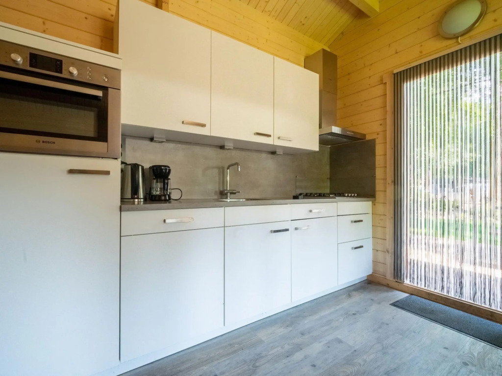 Nice chalet with combimicrowave, 20km from Utrecht