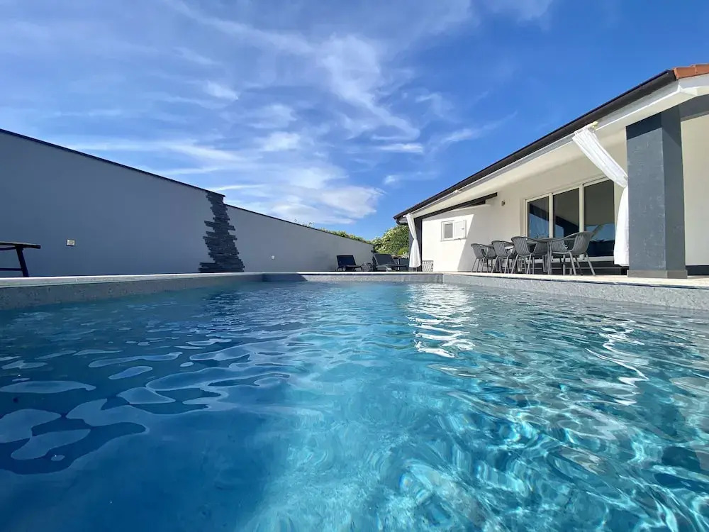 Stunning 3-bedroom Villa With a Private Pool-pula