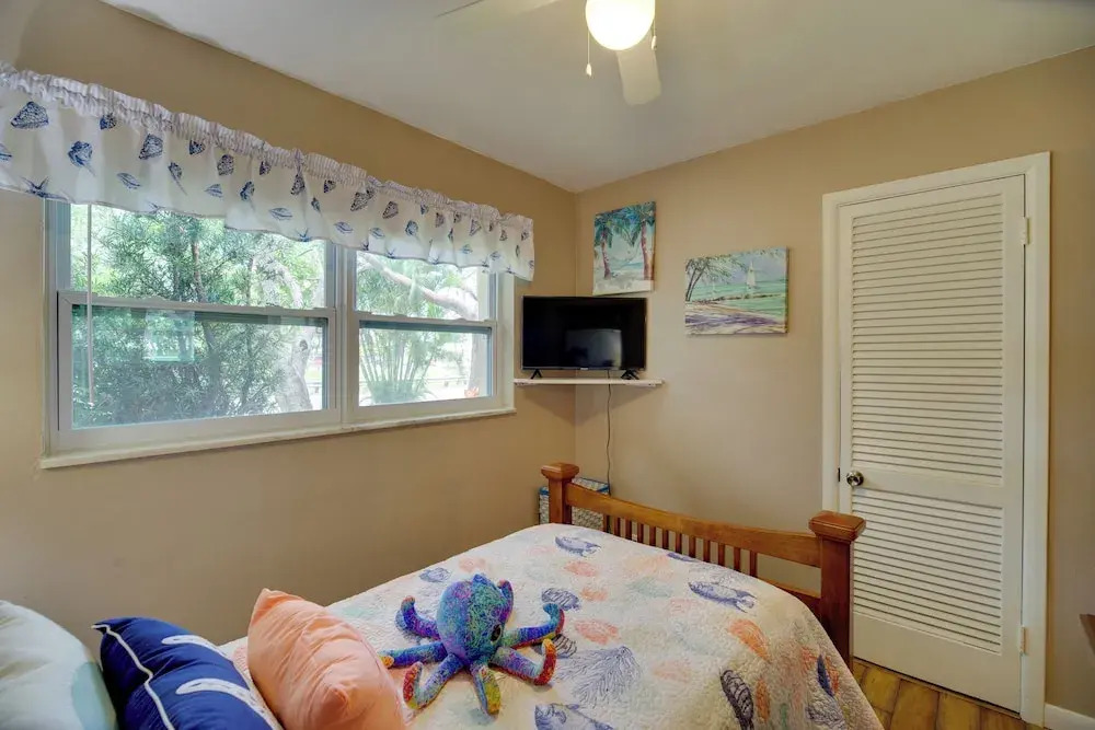 Satellite Beach 'sunshine House' w/ Hot Tub!