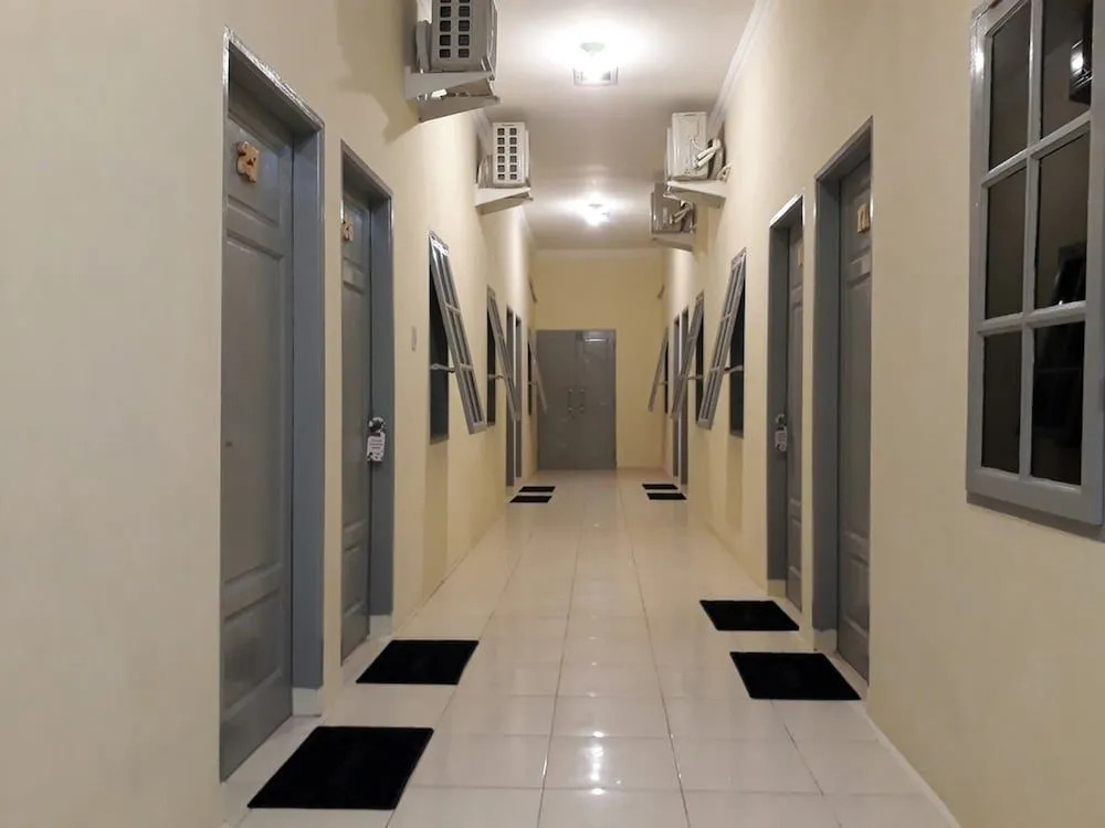 OYO Living 1332 Almonsari Residence