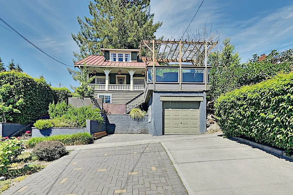 2805 23rd Ave W Home