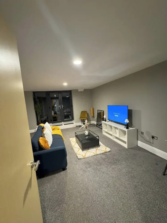Modern 2 Bedroom City Oasis in Manchester