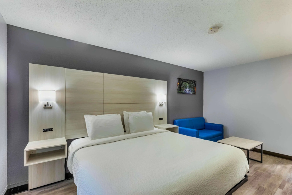Days Inn by Wyndham Savannah Gateway I-95