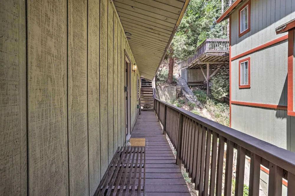 Lake Arrowhead Cabin w/ Mid-century Charm!