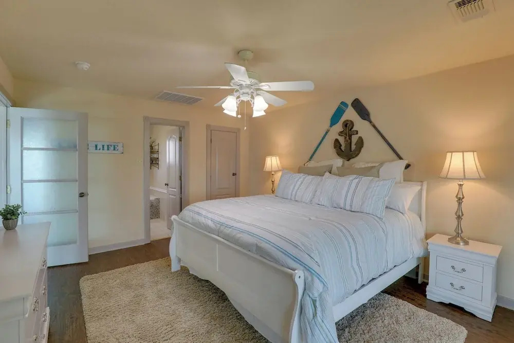 Waterfront Granbury House w/ Deck & Private Dock!
