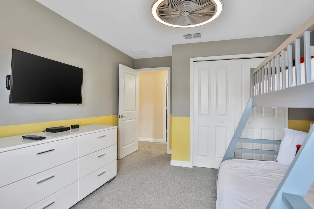 Modern Luxury Townhome With hot tub & Private Pool - Near Theme Parks