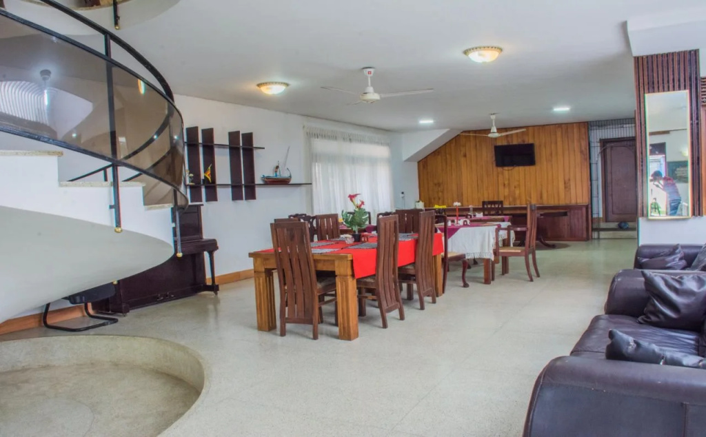 Yoho Hotel Road