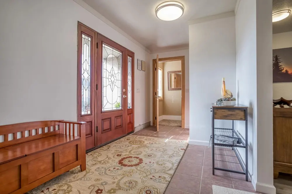 Charming Bungalow with Game Room and Scenic Views - Delightful Coastal Retreat