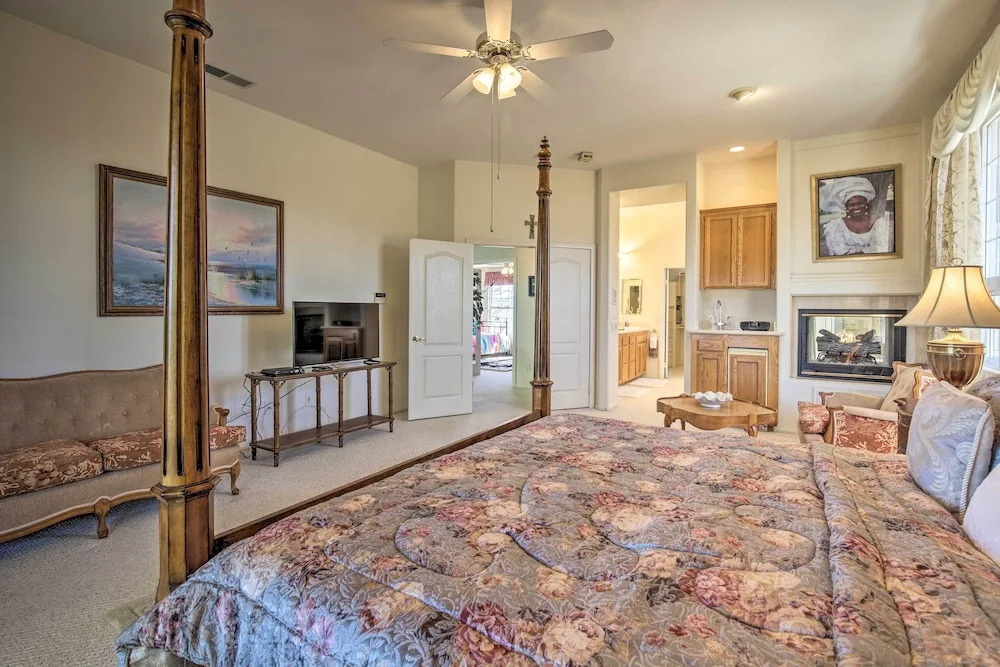 El Cajon Home w/ Pool, Grill Station & Decks
