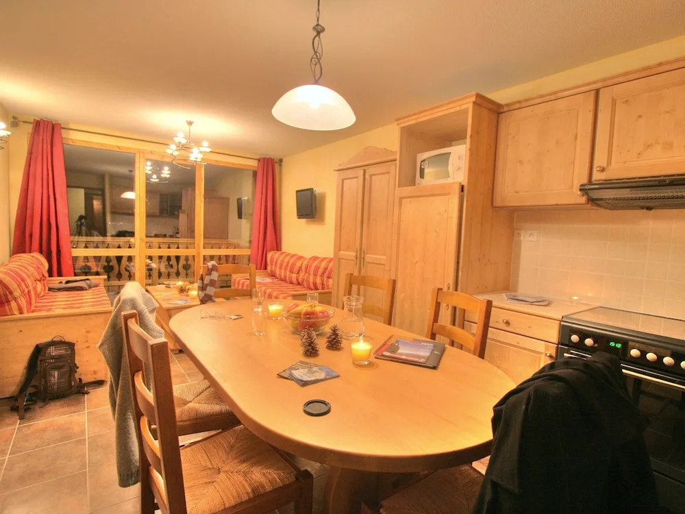 Big Apartment in the French-italian ski Resort San Bernardo