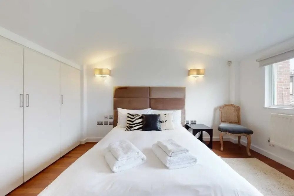 Short let - Penthouse Apartment With West-facing Terrace