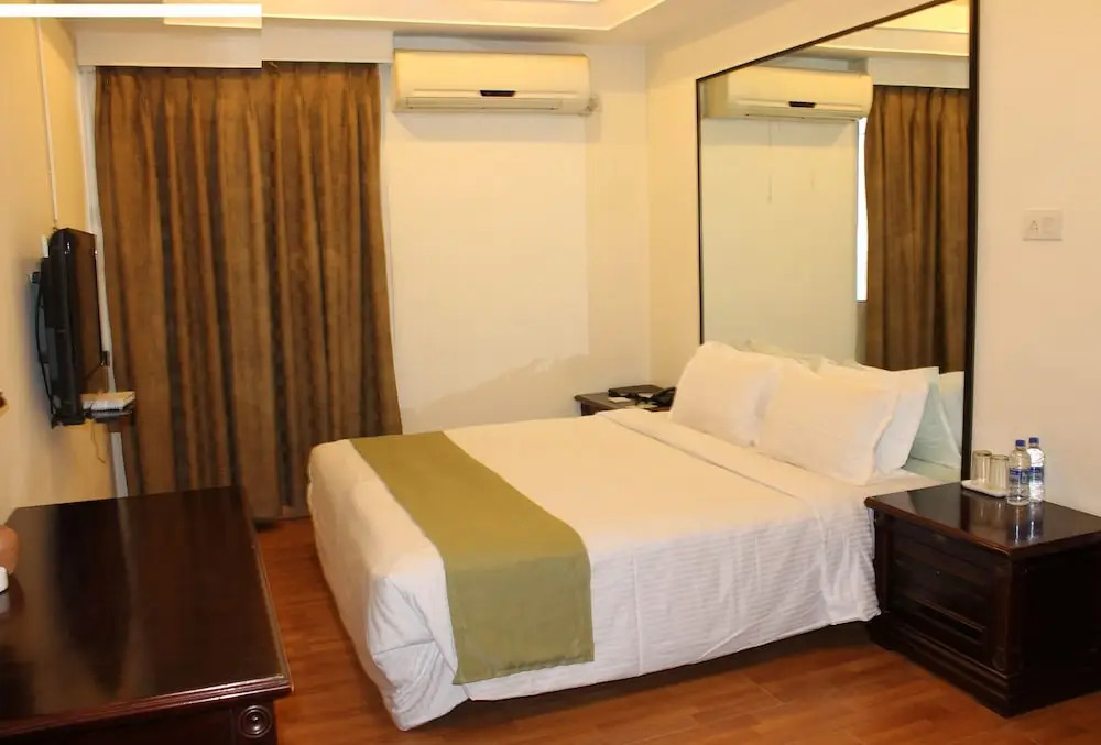 THE CENT HOTEL