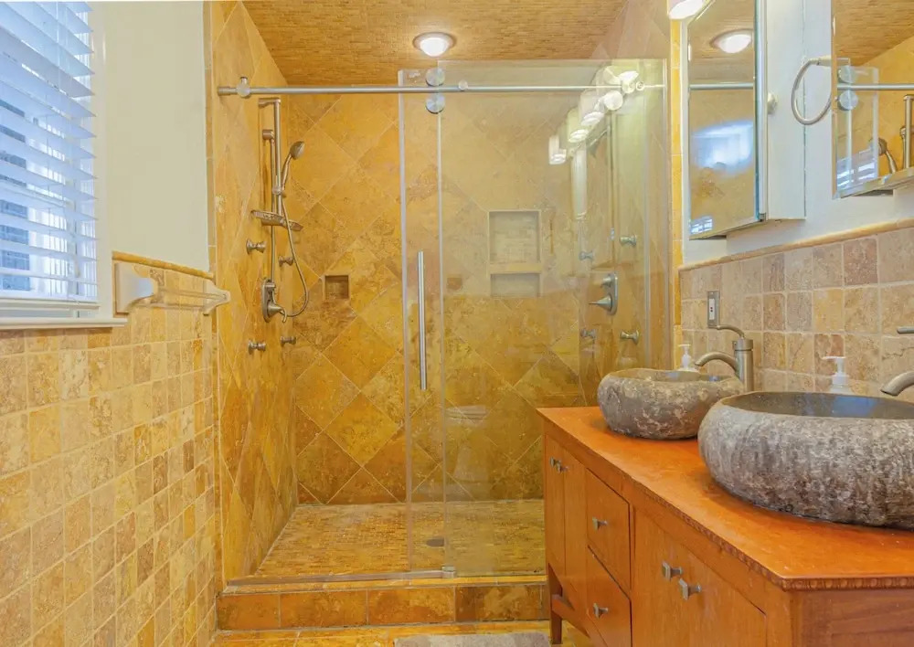 Relaxing 3BR Getaway with Pool and games
