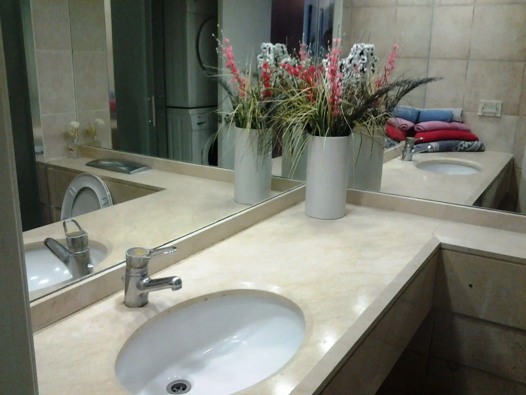 One Bedroom and One livingroom Apartment with full kitchen and full bath