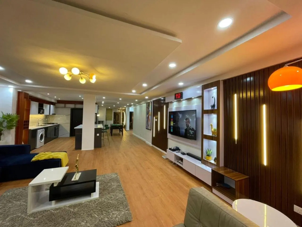 WATERFRONT 3BR APT W/FREE PARKIN WiFi NETFLIX POOL