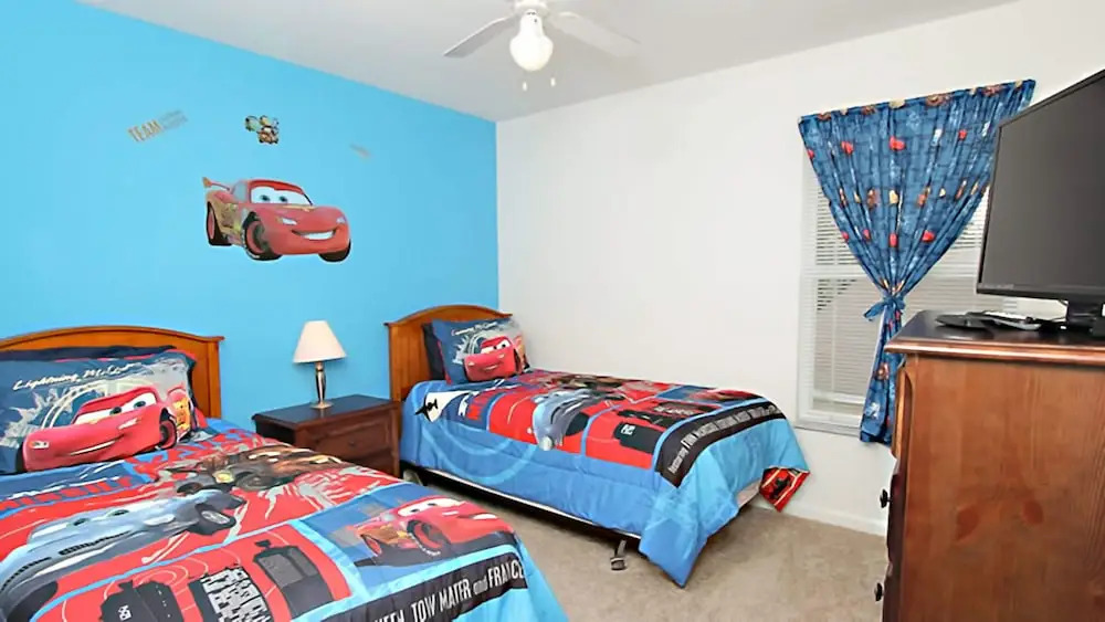 6 bedroom home in Windsor Palms