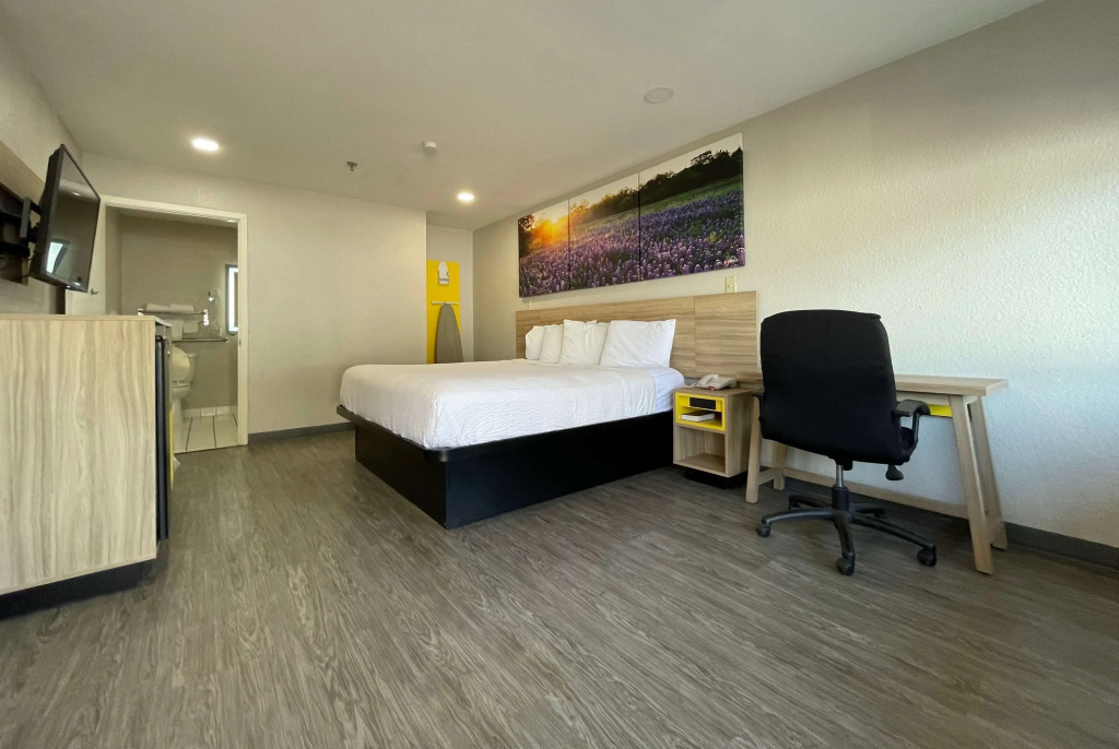 Days Inn by Wyndham Near Seaworld San Antonio