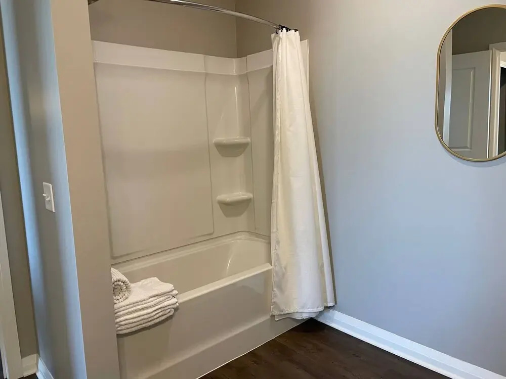 Skyline View 2BR w Balcony Free Parking W D