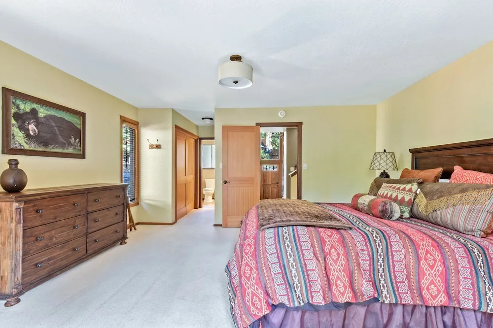 New Listing! Luxe W/ Hot Tub: Comp Shuttle 4 Bedroom Home