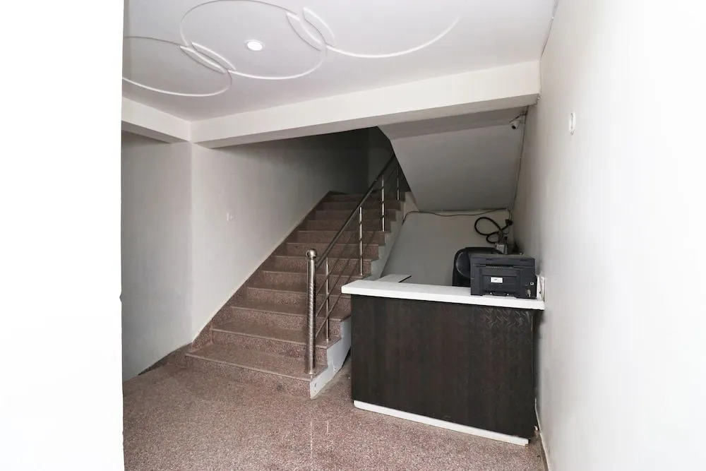 Oyo 15749 Bal Bihari Dham