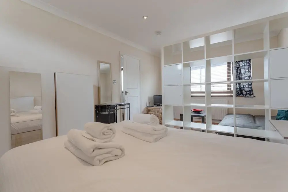 4 Bedroom Mews House in Kensal Rise