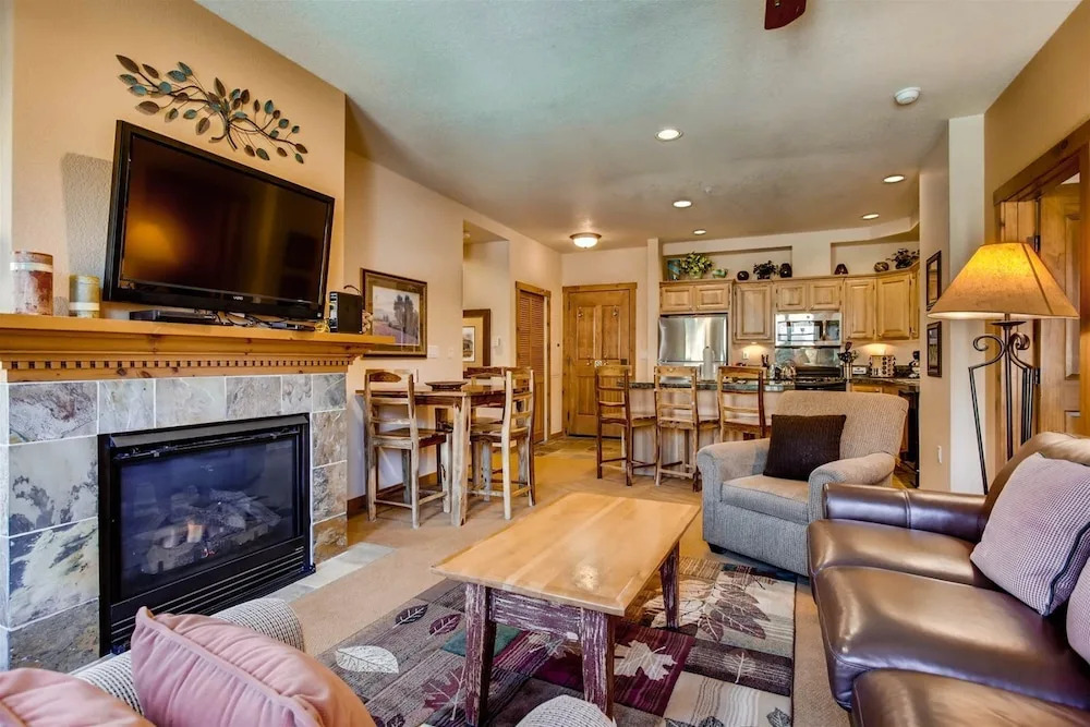 Premier 2 Bedroom Mountain View Condo Located in Historic Downtown Breckenridge Walking Distance to Peak 9