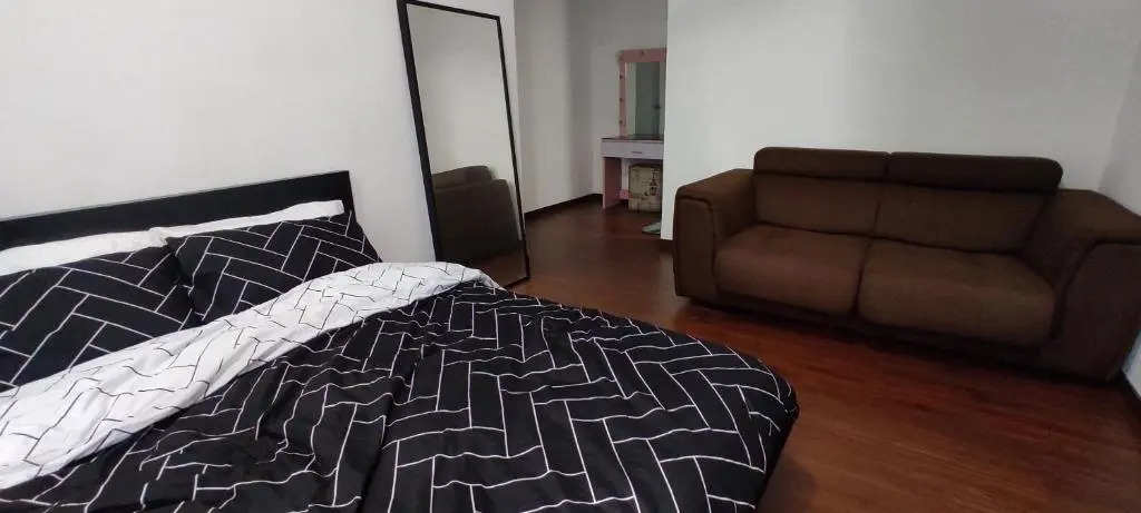 Bukit Rimau Instagrammable 2 Bedroom Apartment With Pool View up to 5 PAX