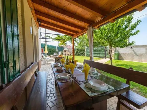 VILLA BARETIC