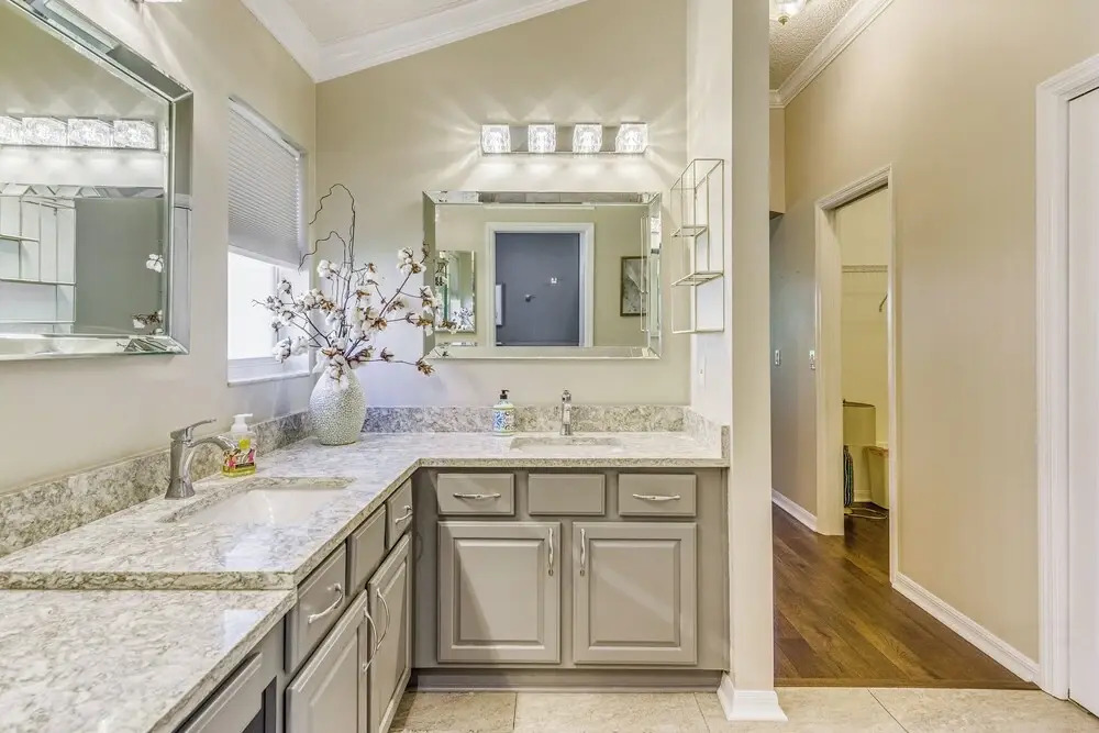 Near Golf Courses Home with Sunroom in The Villages