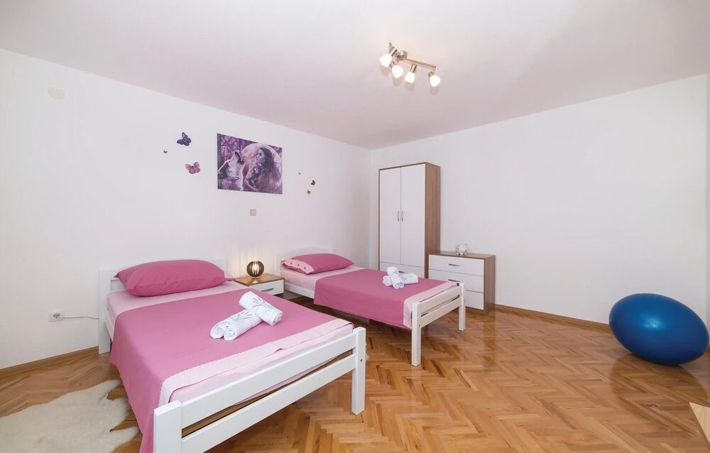 Amazing Home In Kastel Gomilica