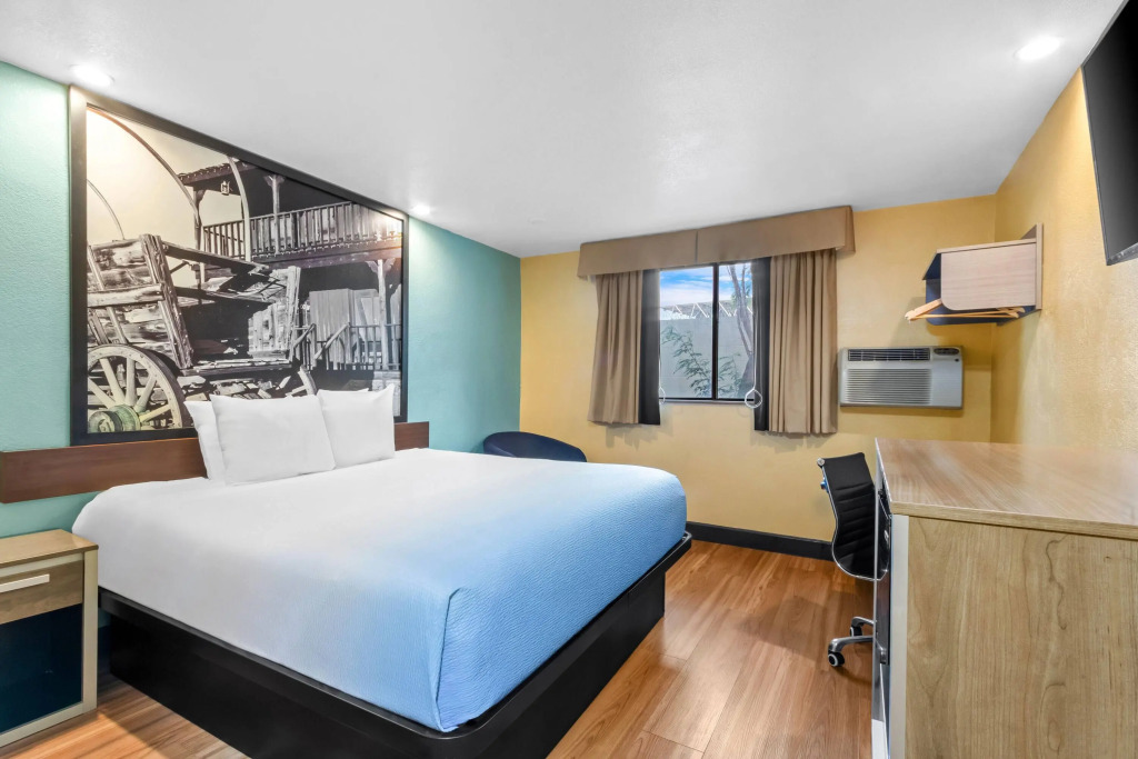 Super 8 by Wyndham Mesa Gilbert