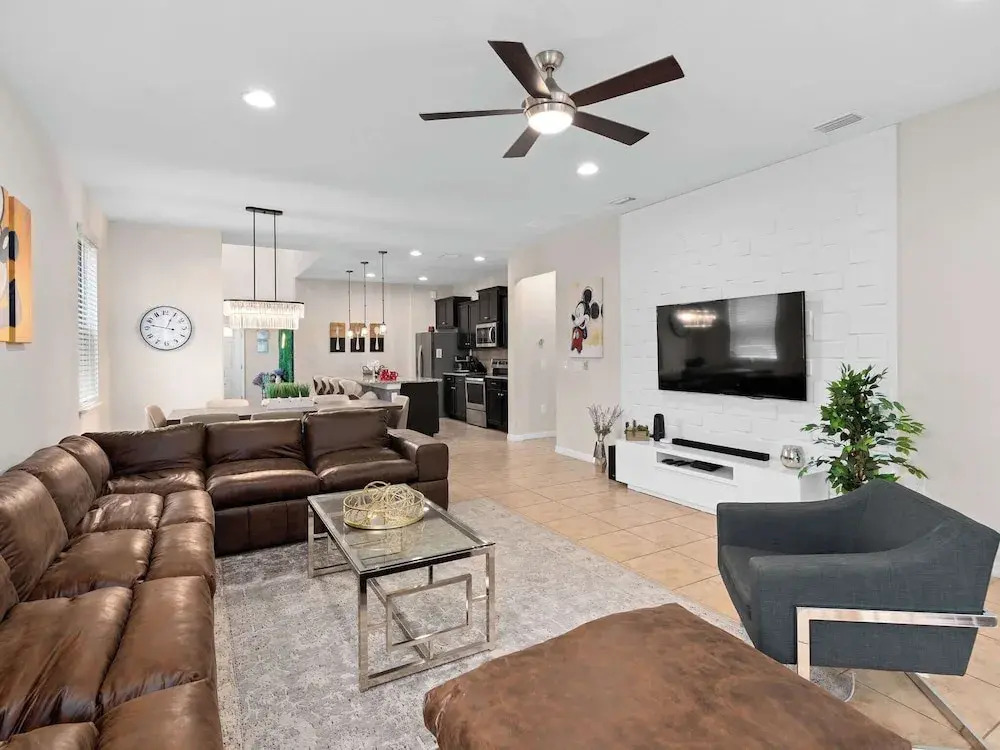 Family Fun Retreat Near Disney With Game Room & Themed Bedrooms