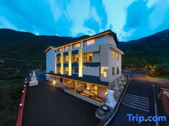 Qinghe Courtyard · Jiuzhaigou | QINGHE Hot Spring - Luxury Private Hot Spring Villa