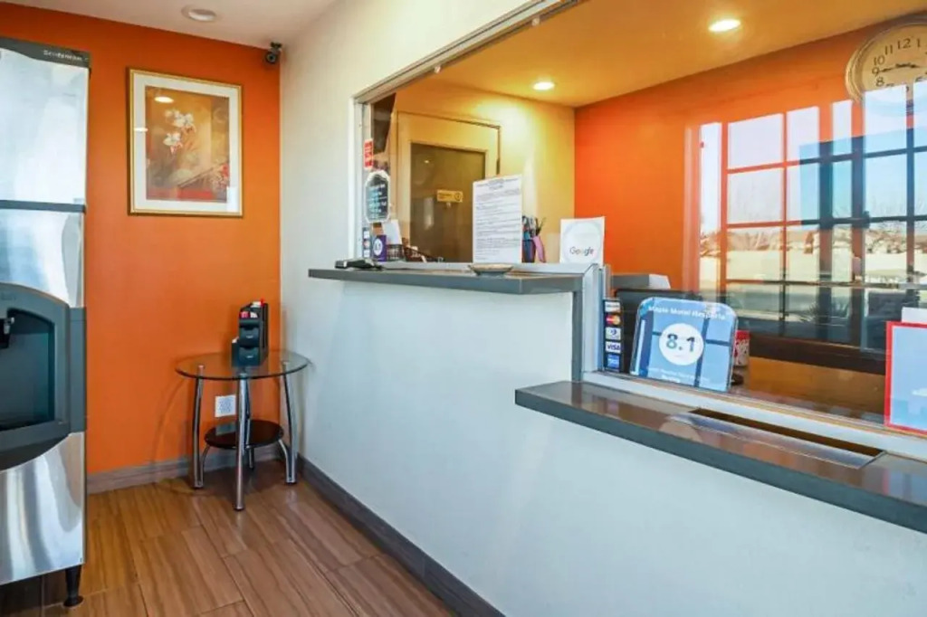 Motel 6 Maple/Main