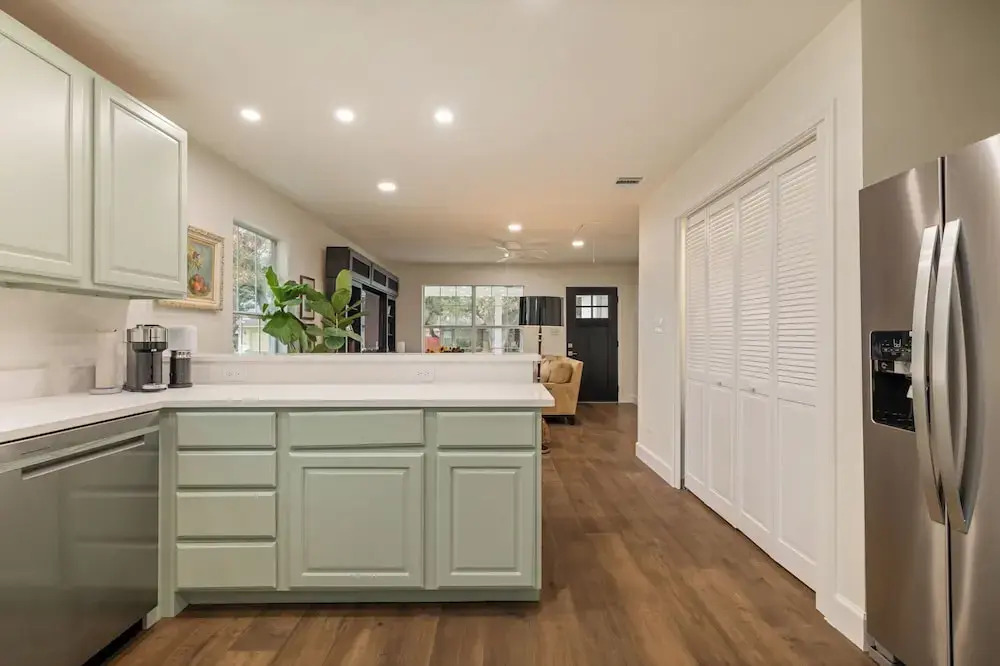 < 1 Mi to Georgetown Square: Pet-friendly Getaway!