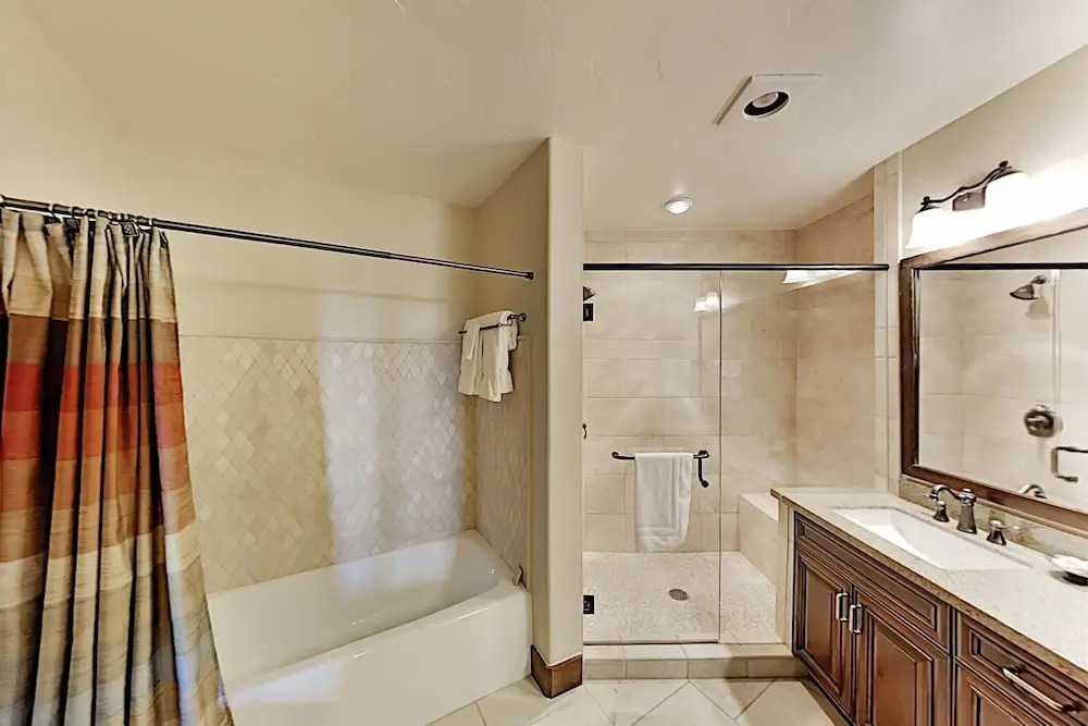 1891shrv 2 Bedroom Condo