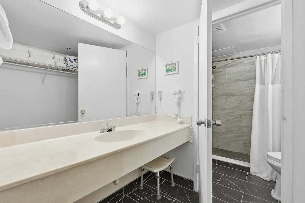Oceanside Inn 313