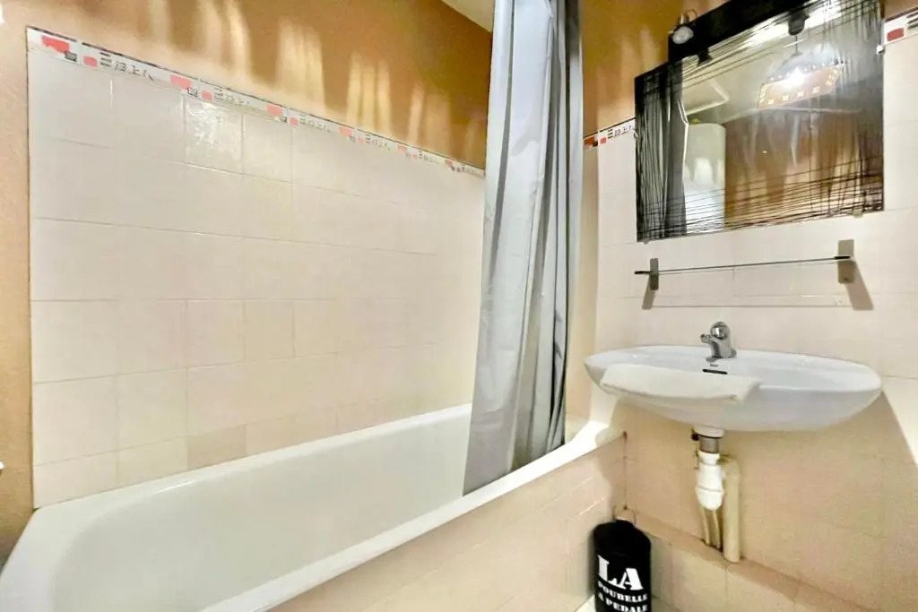 Apartment for 4 person 3min walk to GEMTramGare #C1