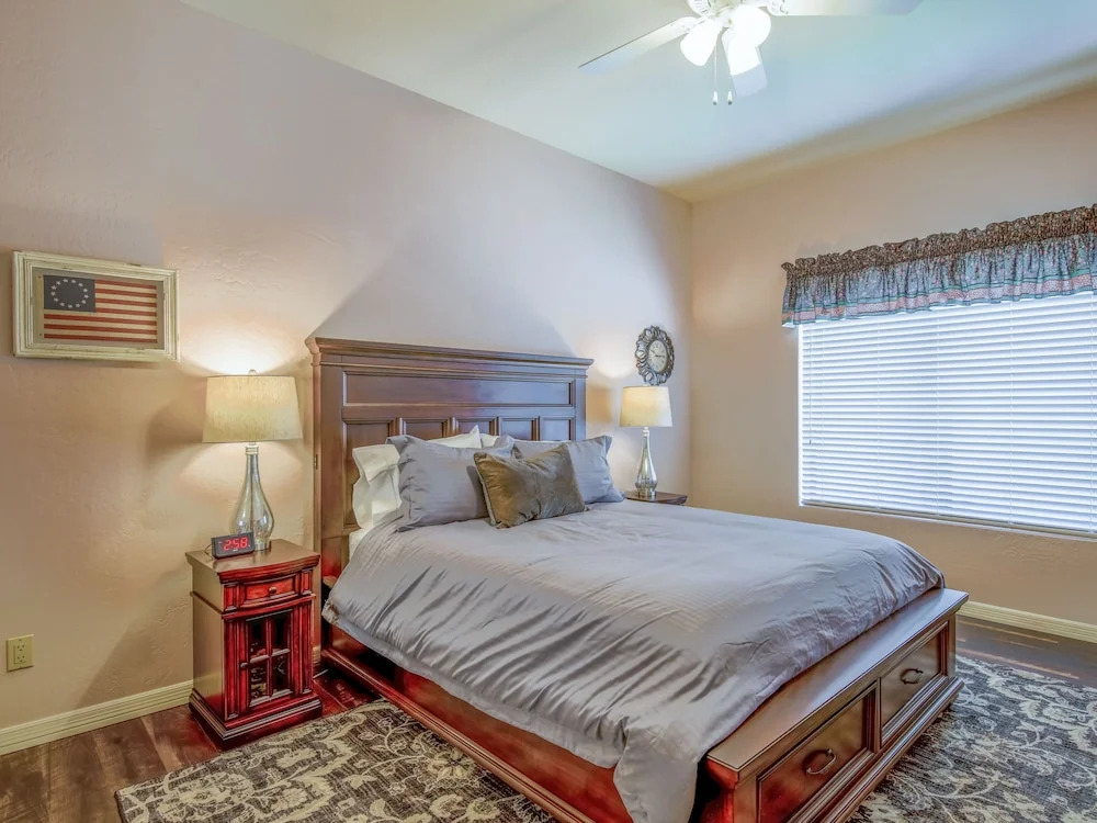 New Listing! Expansive W/ Pool & Spa 5 Bedroom Home