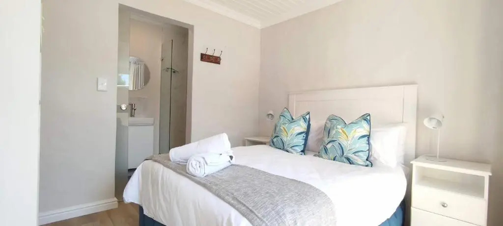 Sanctuary Beach Hideaway - 8 sleeper - 50m onto Robberg 5