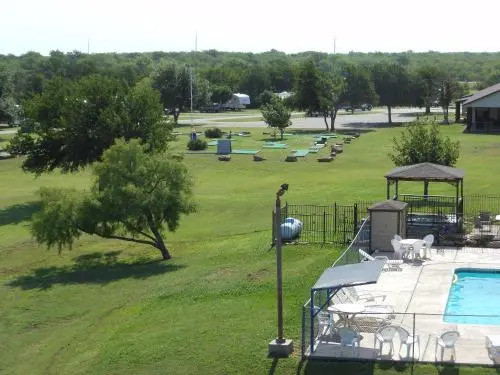 Bay Landing Camping Resort Cabin 13