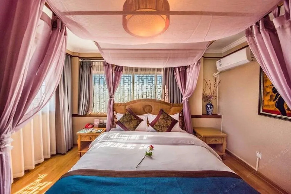 Lijiang Qianxuelou Hotel