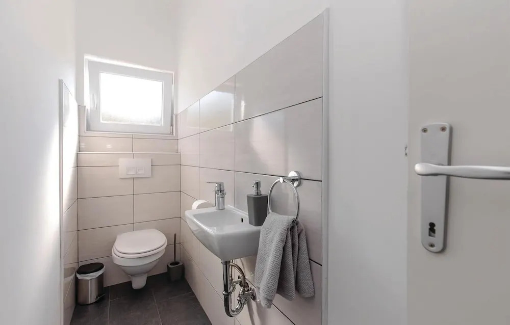 Beautiful Home in Jadranovo With Wifi and 4 Bedrooms