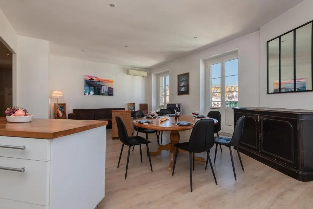 "Le Sky" by EnjoyNice - 3-bedroom apartment with Airco and balcony