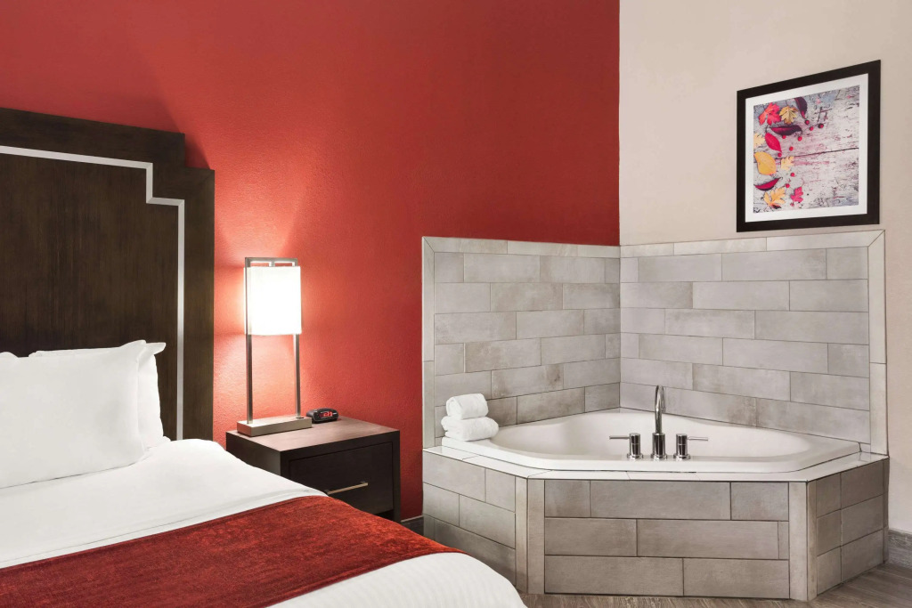 Days Inn & Suites by Wyndham Murfreesboro I-24 East