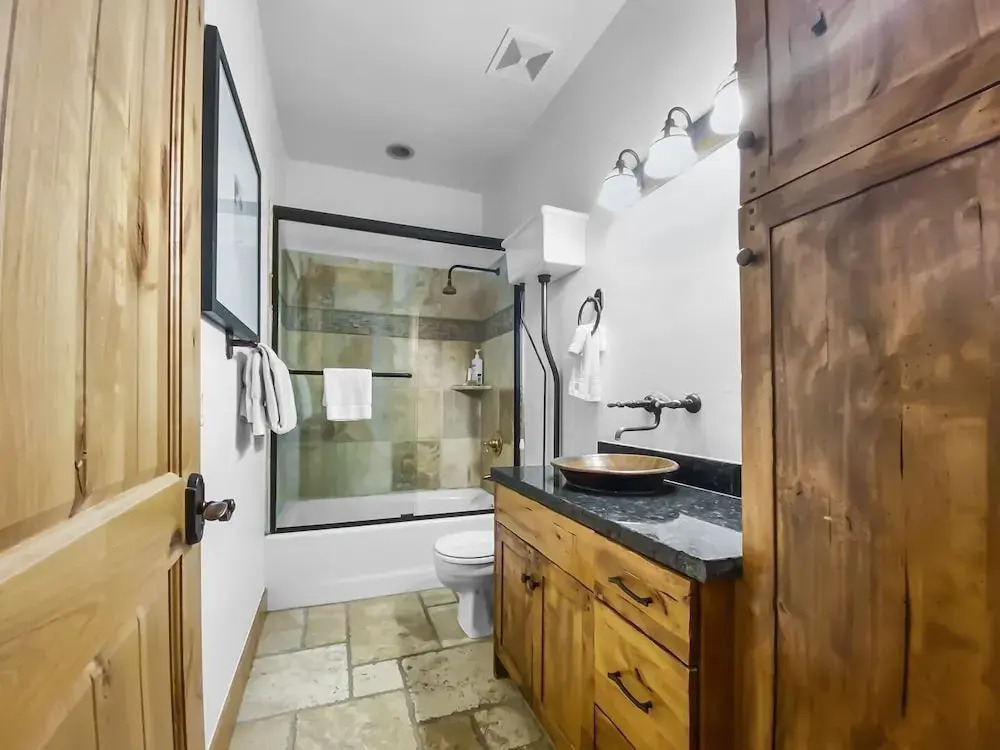 502 Woodside Gold Coast! 6 Bedroom Home by RedAwning